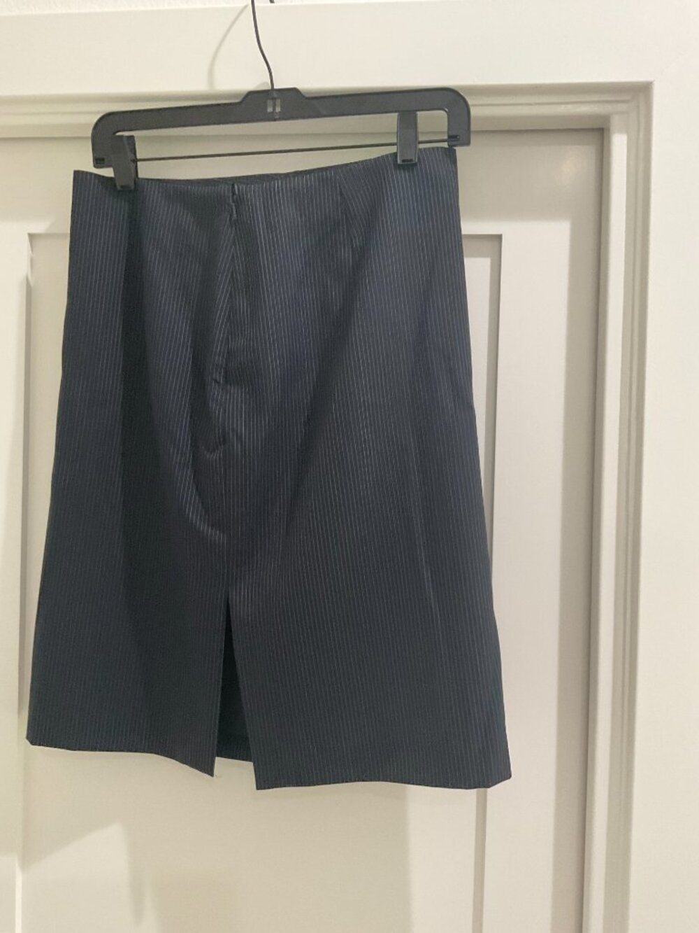 Classic Brooks Brothers Suit (Jacket Size 8, Skirt Size 6) - Picture 4 of 5